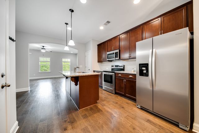 391 Carriage House Ln, Hendersonville, TN 37075