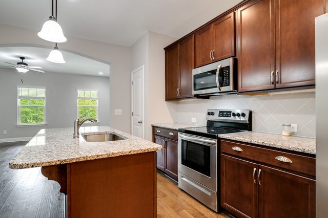 391 Carriage House Ln, Hendersonville, TN 37075