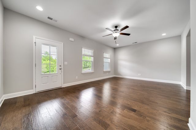 391 Carriage House Ln, Hendersonville, TN 37075