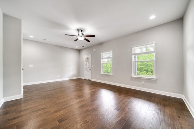 391 Carriage House Ln, Hendersonville, TN 37075