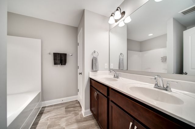 391 Carriage House Ln, Hendersonville, TN 37075