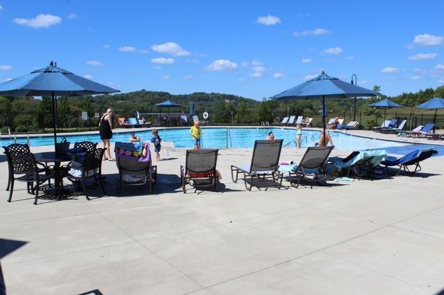391 Carriage House Ln, Hendersonville, TN 37075