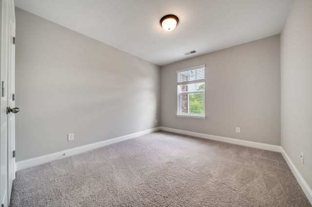 391 Carriage House Ln, Hendersonville, TN 37075