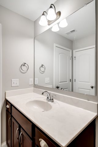 391 Carriage House Ln, Hendersonville, TN 37075