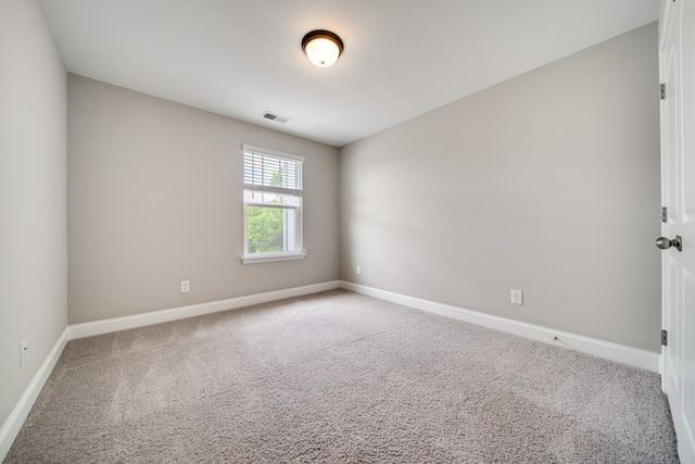 391 Carriage House Ln, Hendersonville, TN 37075