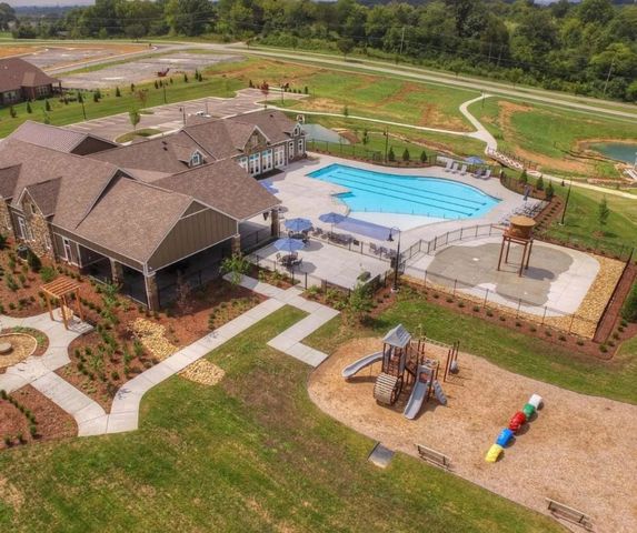 391 Carriage House Ln, Hendersonville, TN 37075