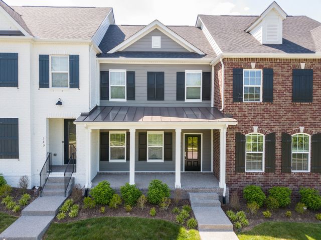391 Carriage House Ln, Hendersonville, TN 37075