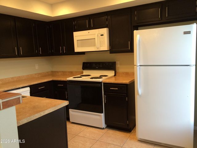 9225 N 59TH Avenue 214, Glendale, AZ 85302