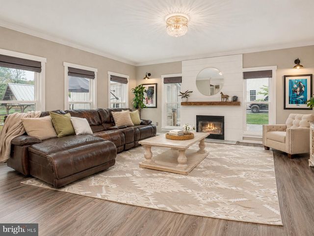 37440 WHITACRE LN, Purcellville, VA 20132