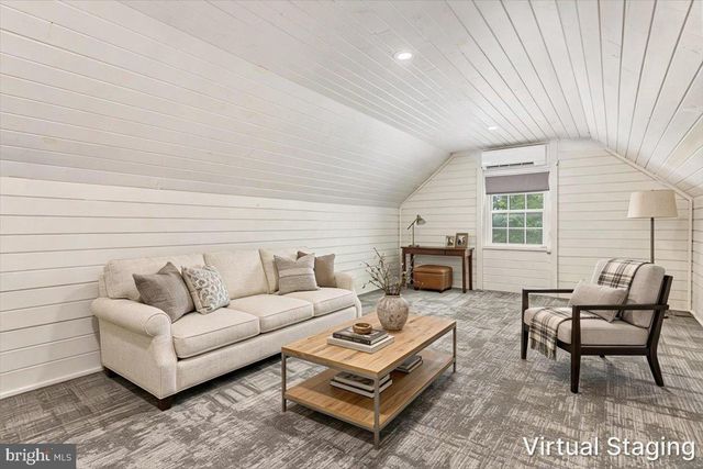 37440 WHITACRE LN, Purcellville, VA 20132