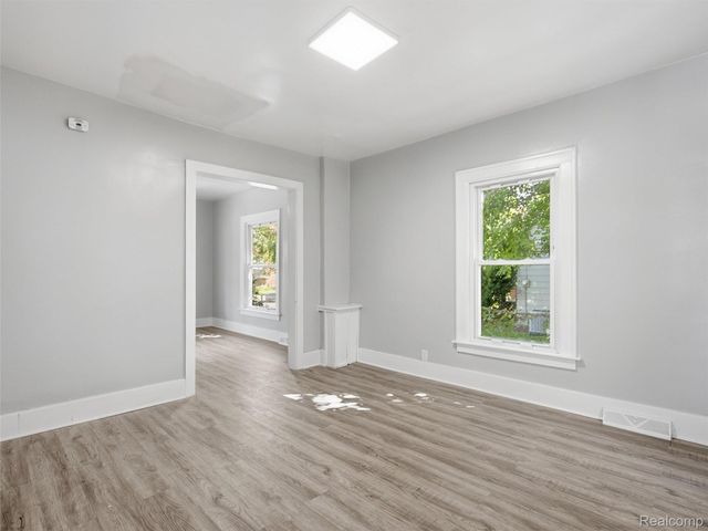 25 Lincoln Street, Pontiac, MI 48341