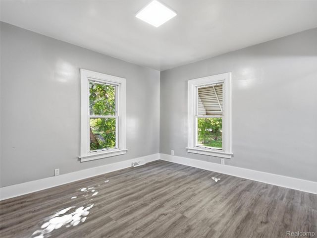 25 Lincoln Street, Pontiac, MI 48341