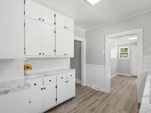 25 Lincoln Street, Pontiac, MI 48341