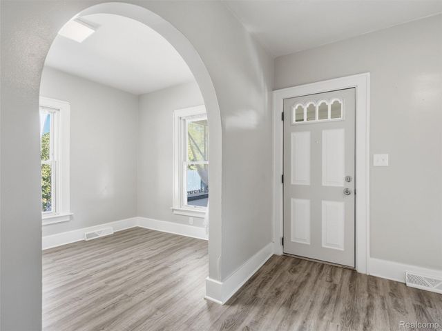 25 Lincoln Street, Pontiac, MI 48341