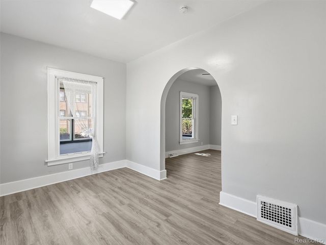 25 Lincoln Street, Pontiac, MI 48341