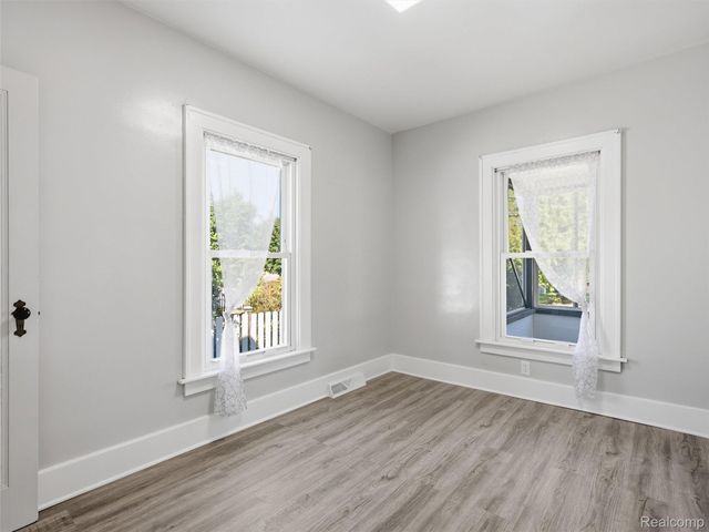 25 Lincoln Street, Pontiac, MI 48341