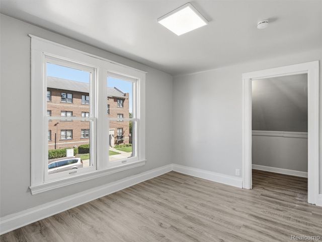 25 Lincoln Street, Pontiac, MI 48341
