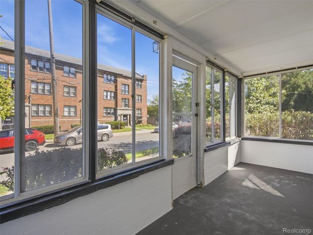 25 Lincoln Street, Pontiac, MI 48341
