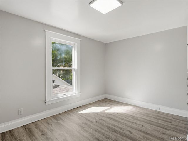 25 Lincoln Street, Pontiac, MI 48341