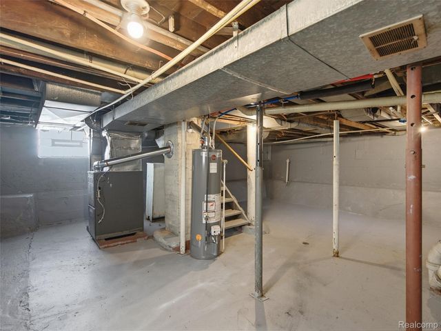 25 Lincoln Street, Pontiac, MI 48341