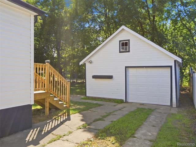 25 Lincoln Street, Pontiac, MI 48341