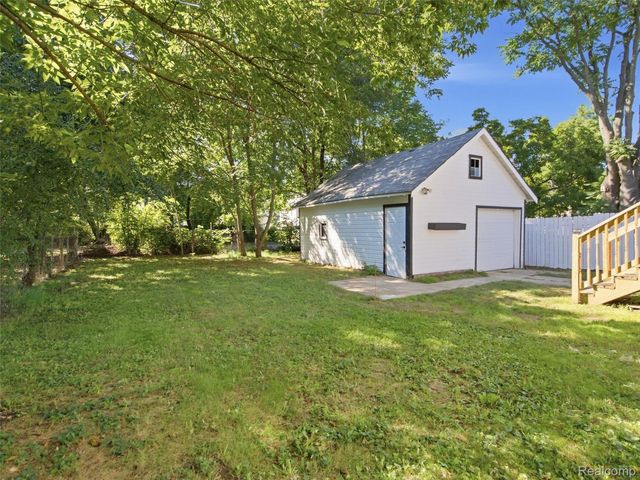 25 Lincoln Street, Pontiac, MI 48341