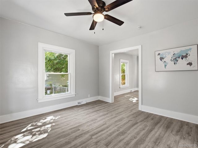 25 Lincoln Street, Pontiac, MI 48341