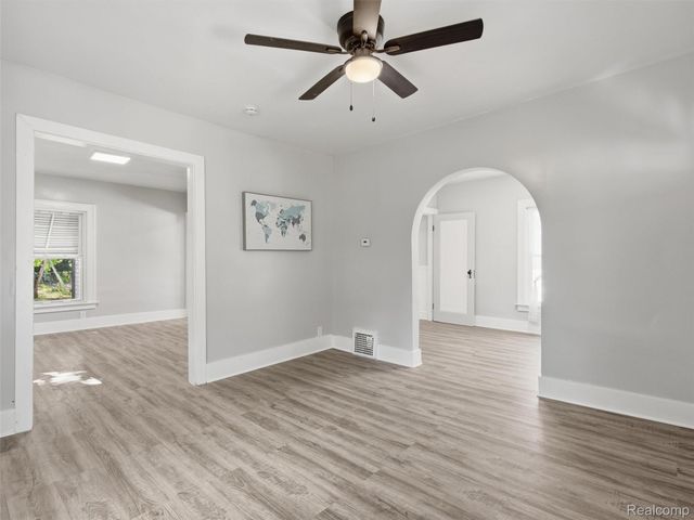 25 Lincoln Street, Pontiac, MI 48341