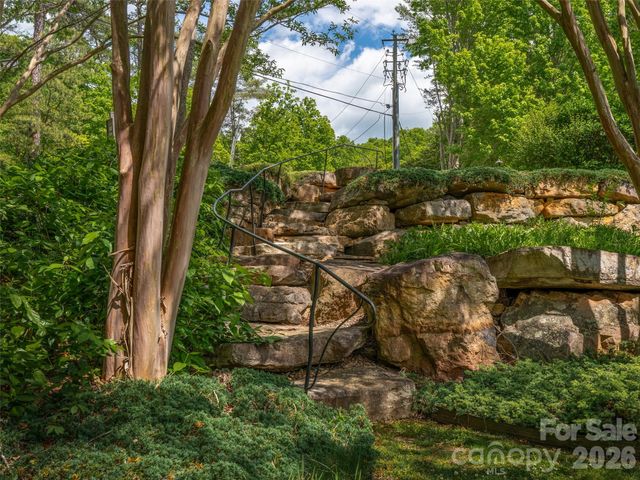 11 Crockett Ridge Road, Black Mountain, NC 28711