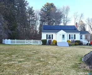 8 North Higgins Street, Plymouth, CT 06786