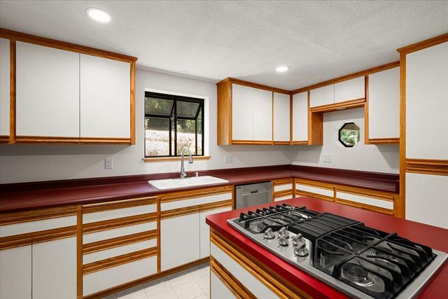 6251 Baywood Ct, Foresthill, CA 95631