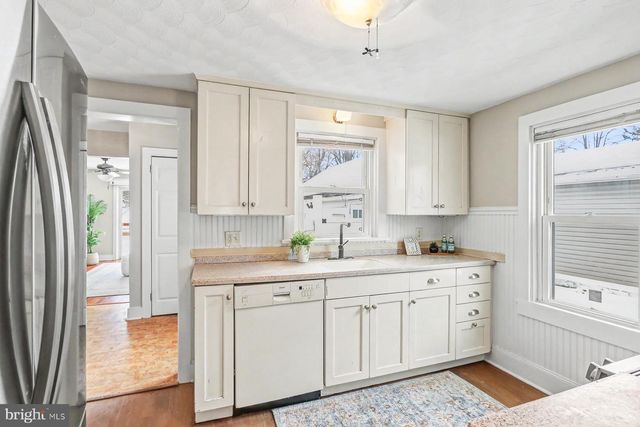 7 S GEORGE ST, Mechanicsburg, PA 17055