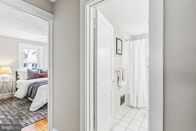 7 S GEORGE ST, Mechanicsburg, PA 17055