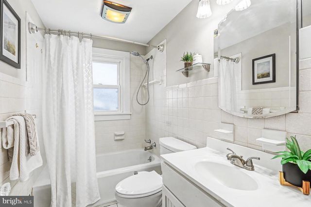 7 S GEORGE ST, Mechanicsburg, PA 17055