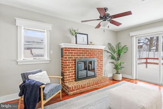 7 S GEORGE ST, Mechanicsburg, PA 17055