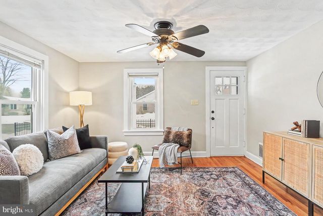 7 S GEORGE ST, Mechanicsburg, PA 17055