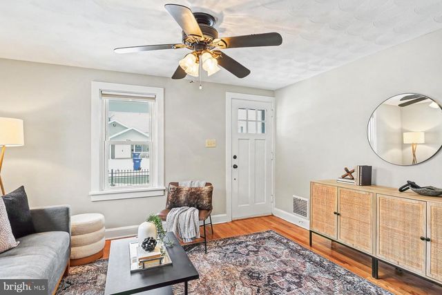 7 S GEORGE ST, Mechanicsburg, PA 17055