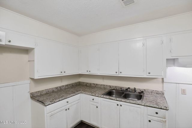 2815 Tara Road, Jackson, MS 39212