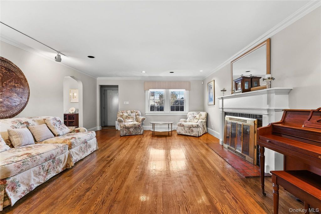 43-24 Morgan Street, Little Neck, NY 11363 — photo 3