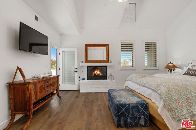 6435 Zumirez Drive 10, Malibu, CA 90265