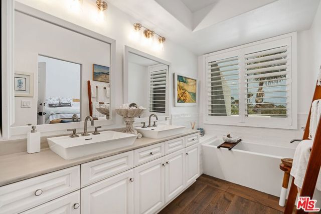 6435 Zumirez Drive 10, Malibu, CA 90265