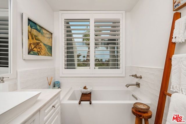 6435 Zumirez Drive 10, Malibu, CA 90265