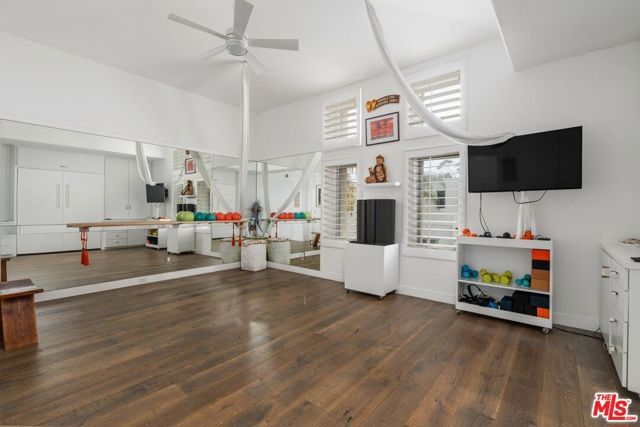 6435 Zumirez Drive 10, Malibu, CA 90265