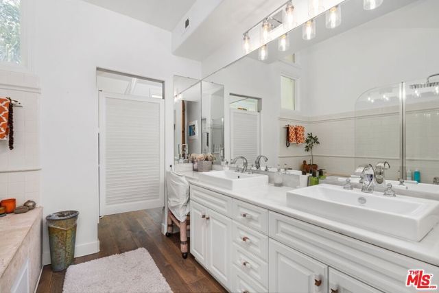 6435 Zumirez Drive 10, Malibu, CA 90265