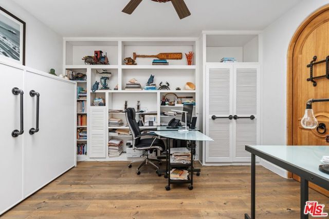 6435 Zumirez Drive 10, Malibu, CA 90265