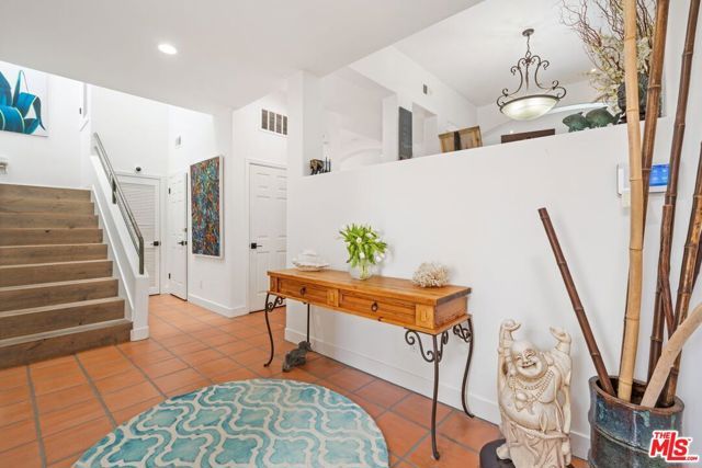 6435 Zumirez Drive 10, Malibu, CA 90265