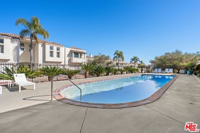 6435 Zumirez Drive 10, Malibu, CA 90265