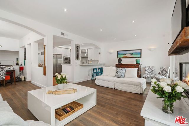 6435 Zumirez Drive 10, Malibu, CA 90265