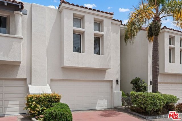 6435 Zumirez Drive 10, Malibu, CA 90265