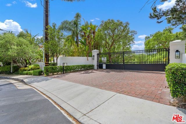 6435 Zumirez Drive 10, Malibu, CA 90265